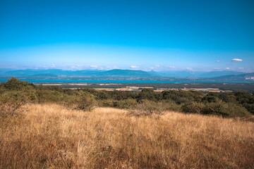 Vue sur le Mont-Blanc et les Alpes et le lac Léman depuis le mont Mourex