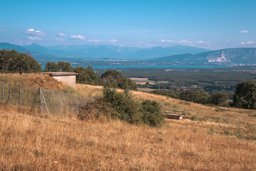 Vue sur le Mont-Blanc et les Alpes et le lac Léman depuis le mont Mourex