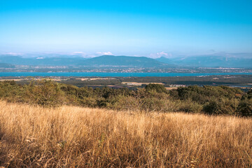 Fototapeta premium Vue sur le Mont-Blanc et les Alpes et le lac Léman depuis le mont Mourex