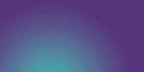 Ziarniste gradientowe tło w kolorach niebieski fioletowy, szum tekstura na tapecie. Szablon baneru lub plakatu w stylu graficznym retro. Światła ledowe holo bokeh na projekcie okładki © Grainy background