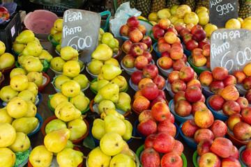 Frutas tropicais maça e pera