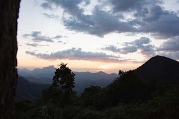 Por do sol nas montanhas