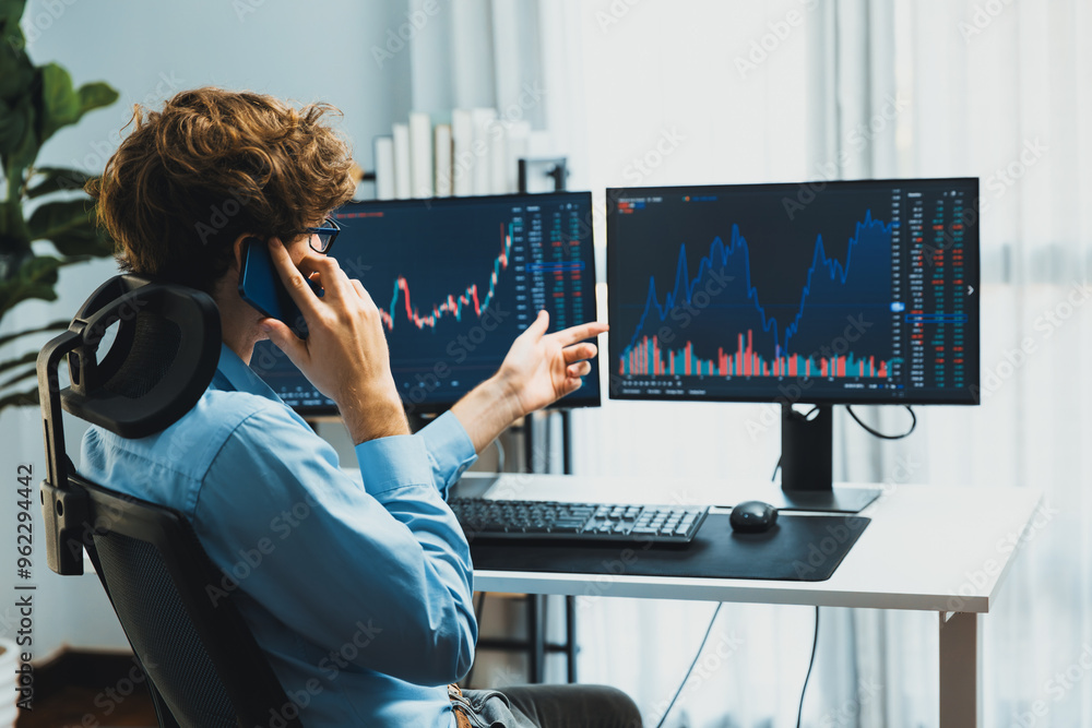 Aufkleber young investor stock trader calling on smartphone to broker, discussing with dynamic financial excha