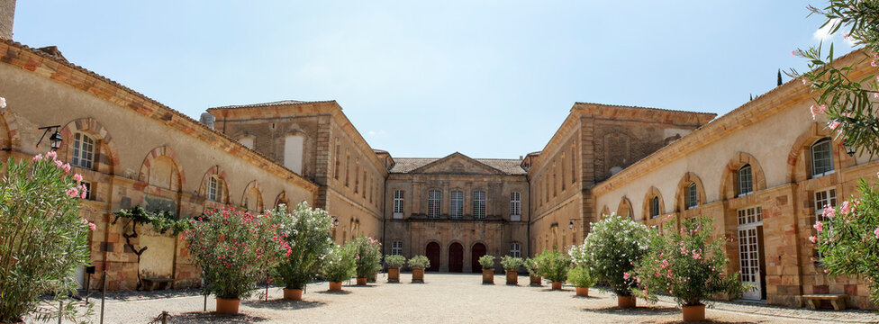 L'abbaye Sainte-Marie de Lagrasse en Occitanie d&eacute;partement de l'Aude en France