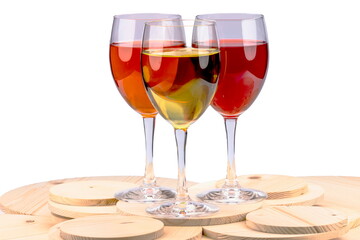 Primo piano di calici di vino 