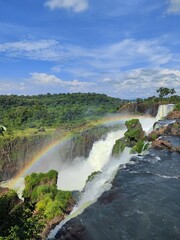 Arcoíris en cascadas de Iguazú, Misiones, Argentina