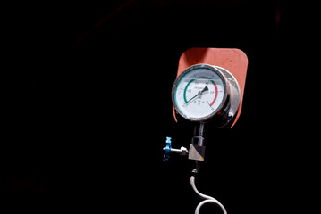 Pressure Gauge With Manual Valve