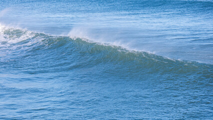 Beautiful wave with water spray.