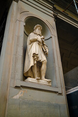 Statue of Leonardo Da Vinci at Uffizi Gallery