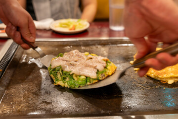 美味しそうな大阪名物ねぎ焼きとお好み焼き