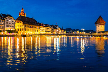 Fototapeta premium Lucern city with famous Chapel Bridge. Lucerne city view. Canton of Lucerne. Lucern Switzerland. Sunrise in historic city center of Lucerne with famous Chapel Bridge and lake Lucerne.