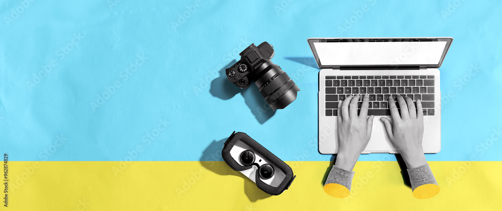 Aufkleber laptop computer with a slr camera and vr from above
