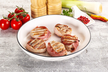 Grilled pork tenderloin with bacon