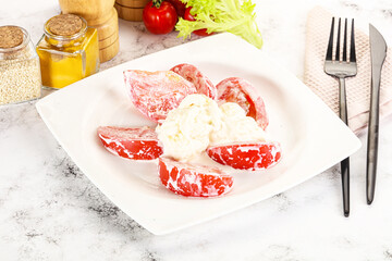 Salad with sliced tomato and stracciatella
