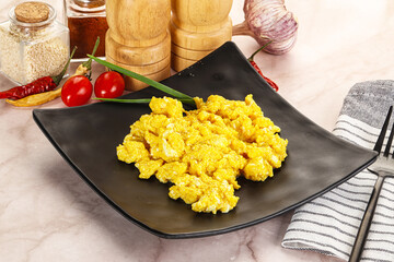 Scrambled egg in the bowl