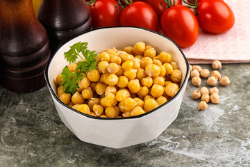 Canned chickpea in the bowl