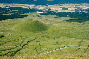 阿蘇の米塚、おすすめ日本の観光スポット阿蘇ジオパーク、可愛らしく美しいフォルムの火山