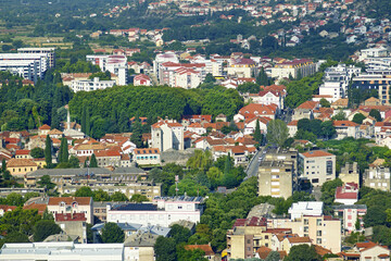 Obraz premium Aerial view of the centre of Trebinje (Bosnia and Herzegovina): the Old Town with the Clock Tower and the Osman-paša Resulbegović Mosque and the surrounding areas in close-up.
