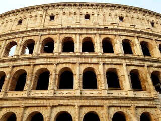 Obraz premium Colosseum in Rome, Italy. Ancient Roman architecture.