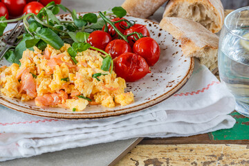 Scrambled eggs with smoked salmon, roasted tomatoes and crusty bread