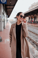 Fototapeta premium Disfrutando el invierno en el tren. 