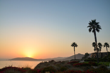 Beautiful colourful summer sunset behind the valley of the San Luis Obispo Bay, viewed from South Palisades Park in Pismo Beach, California © Arthur