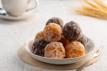 Kanom Kai Hong, a kind of Thai dessert made from rice flour Stuffed with Mung Bean and coated with sugar.Thai snack food (Swan Eggs Dessert)