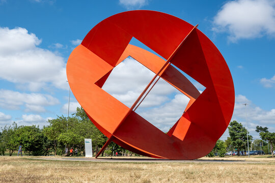 Monumento O C&iacute;rculo de Chico Niedzielski no Parque das &Aacute;guas, Sorocaba- Uma escultura que representa o ciclo da vida e a conex&atilde;o entre arte, natureza e a cidade