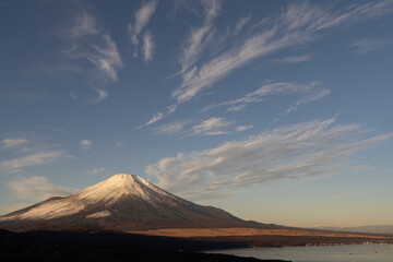 朝焼けの富士山