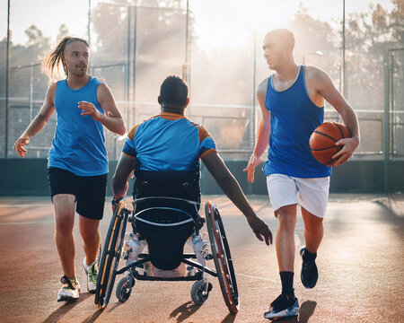 persona discapacitada en silla de ruedas entrenan deporte, actividades deportivas inclusivas en equipo, accesibilidad e igualdad 
