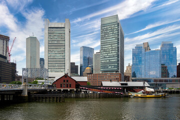 Obraz premium Skyline of Boston, taken from a boat the harbor