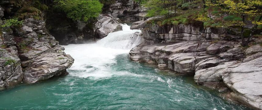 The Marmitte dei Giganti are a natural paradise in the Antigorio valley - Anamorphic Lens