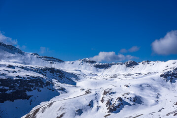 Fototapeta premium Snow cladded mountain view enroute Rupin pass trekking trail. It is a high altitude trek in Himachal Pradesh located at 4650m with Himalayan ranges, glacial meadows and snow-covered landscapes.