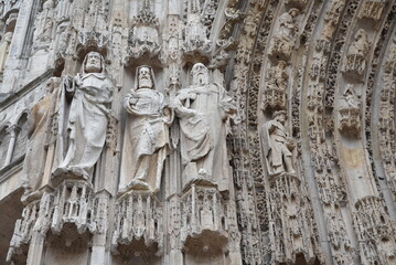 Statues du portail de la cathédrale à Rouen en Normandie. France