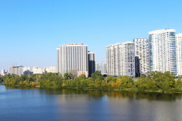 Obraz premium landscape with the Dnipro river in the city of Kyiv and the blue sky