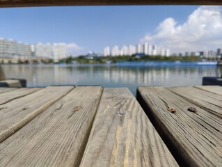 Obraz premium A Quiet Contemplation: The Boundary Between Reality and Reflection on the Edge of a Calm Lake