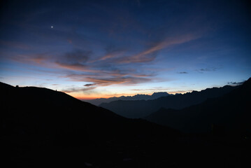 Obraz premium sunset over the mountains