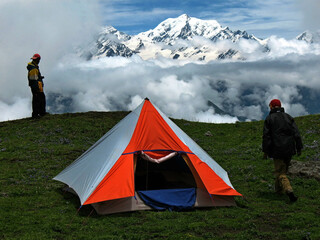 tent in the mountains © Maynack