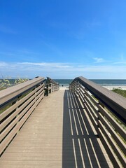 Obraz premium Boardwalk by the beach