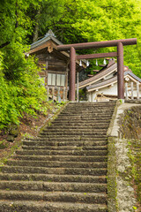 日本　長野県長野市にある戸隠神社の奥社の本殿と鳥居