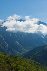 日本　長野県北安曇郡白馬村の白馬岩岳山頂にあるハクバマウンテンハーバーから見える白馬三山