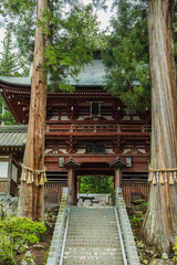 日本　長野県松本市にある牛伏寺の仁王門