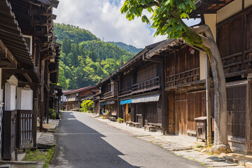 日本　長野県木曽郡南木曽町にある中山道の宿馬町、妻籠宿の寺下の町並み