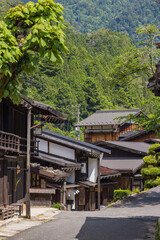 日本　長野県木曽郡南木曽町にある中山道の宿馬町、妻籠宿の寺下の町並み