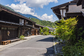 日本　長野県木曽郡南木曽町にある中山道の宿馬町、妻籠宿の町並み
