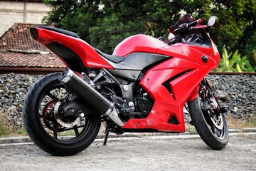 Obraz premium red motorcycle parked in the street