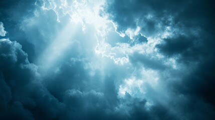 Obraz premium abstract dark cloudy sky with dramatic light, heaven background