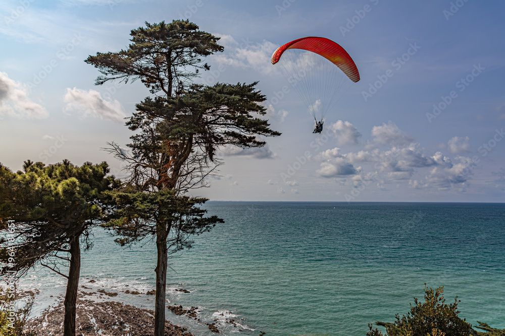 Wall mural parapente à granville, manche, cotentin, normandie, france