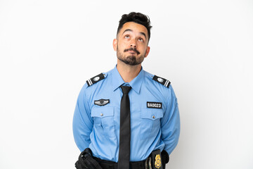 Obraz premium Police caucasian man isolated on white background and looking up