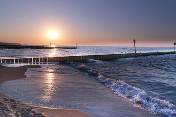 Fototapeta premium Serene sunset at the shoreline in Kolobrzeg, Kołobrzeg